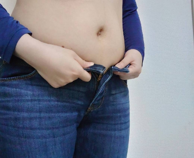 ズボンのボタンが閉まらない