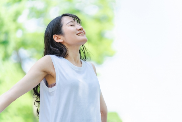 リラックスしている女性