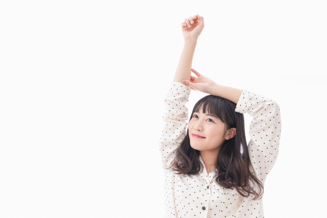 朝目を覚ました女性